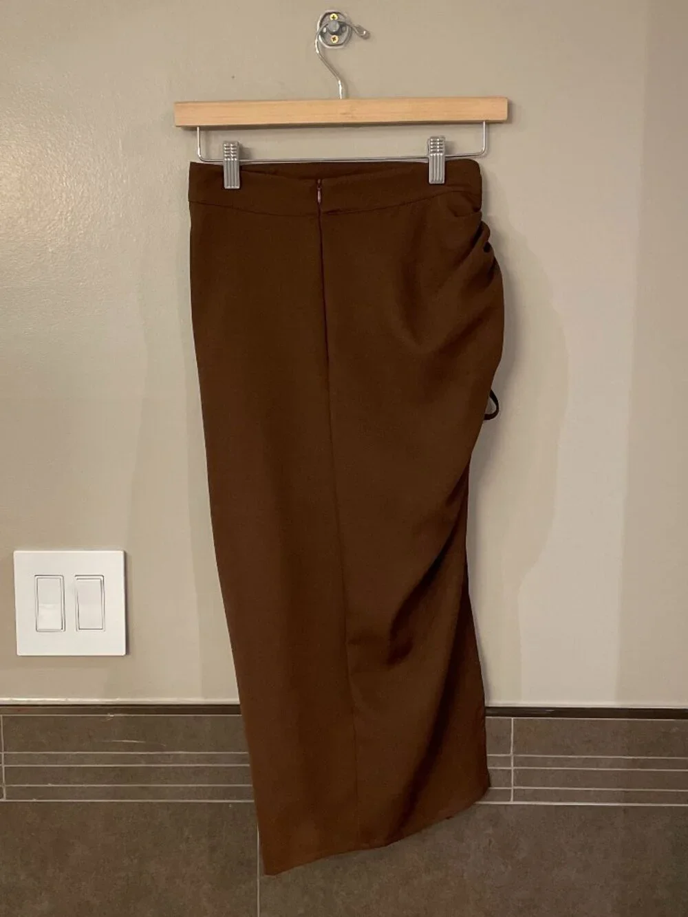 Pretty Little Thing Woven Ruched Front Side-Slit Midi Skirt (Chocolate Brown)